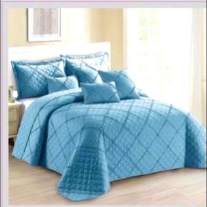 Brand new 3pcs beautiful warm and soft comforter set king size